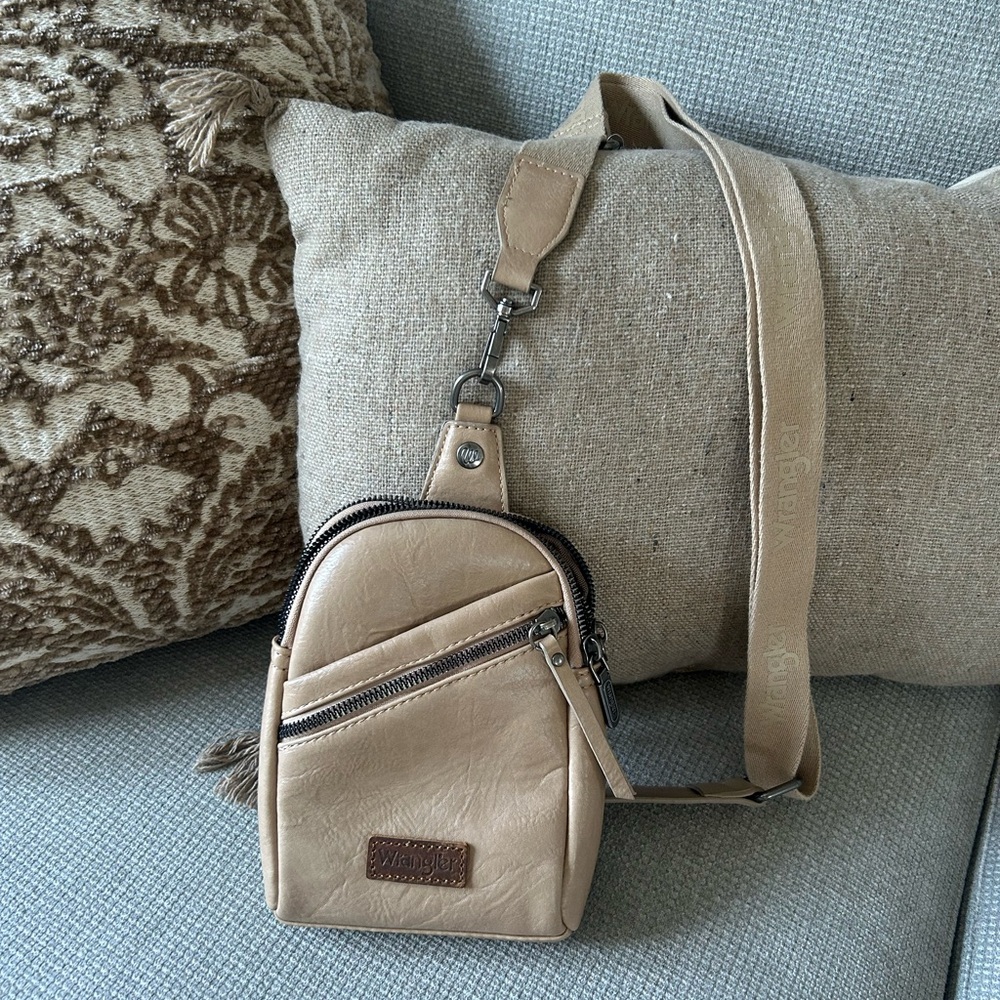 Wrangler Leather Small Crossbody Bag